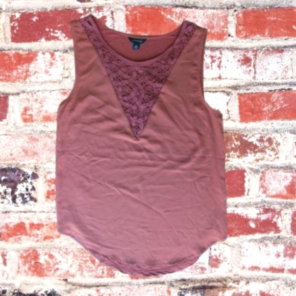 Ann Taylor Pink Tank Blouse Top with Unique Lace detailing XS ✨ 3 /$13 ✨ - Picture 1 of 3